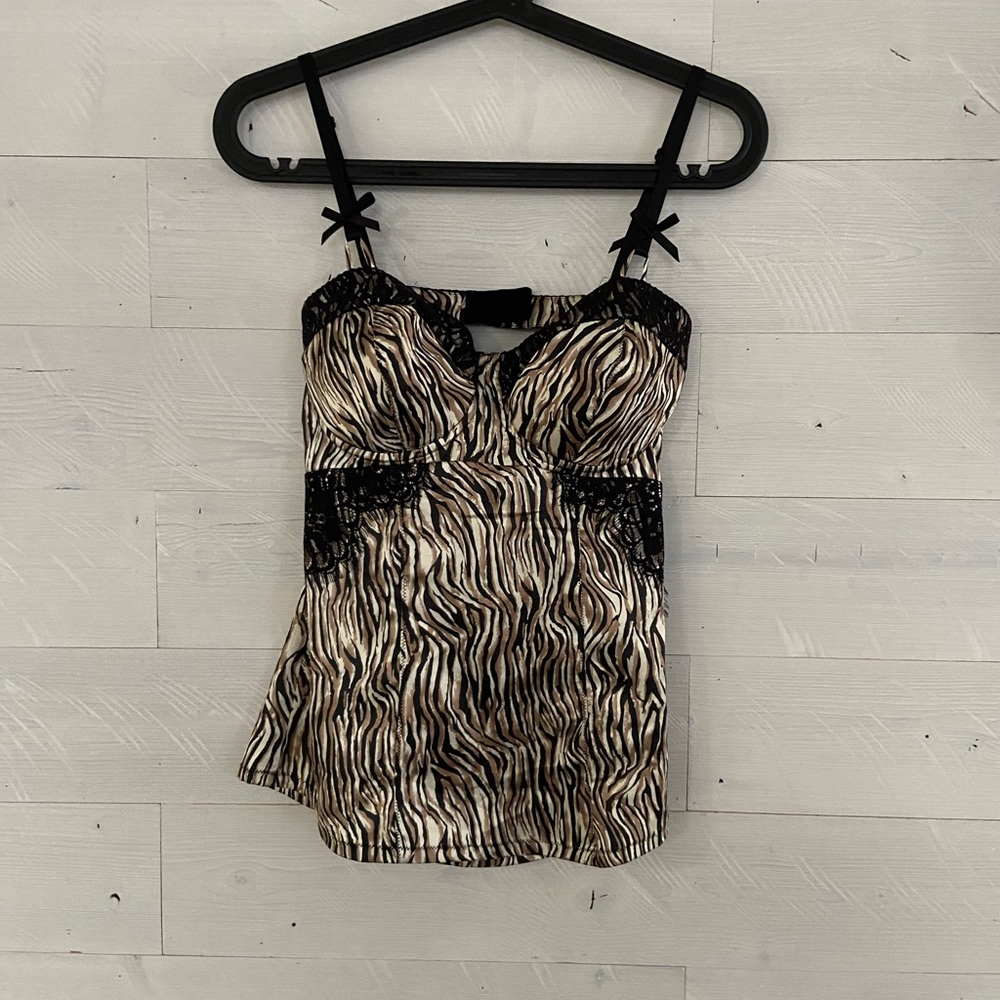 Guess top size medium